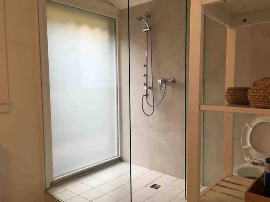 Lakeview Gem Krattigen Εξωτερικό φωτογραφία